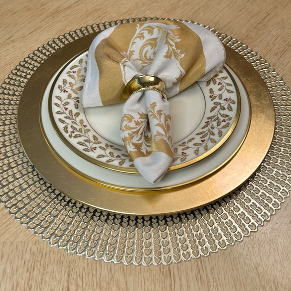 Damask Vintage Renaissance Table Napkins (4) - Picture 7 of 7